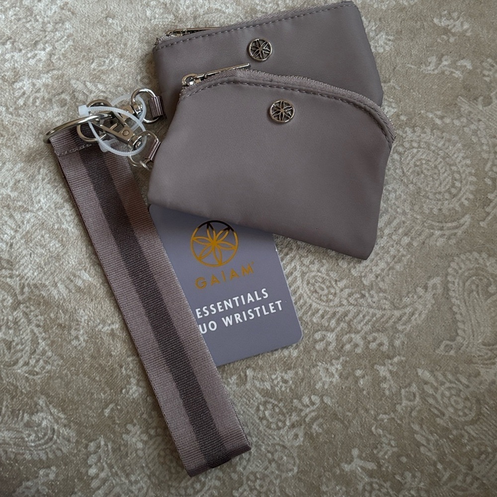 Brand New GAIAM Essentials Duo Wristlet w/ 2 Small Gray Zippered Coin Purses - Picture 12 of 15